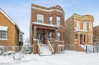 Hudson Homes Management Single Family Home For Rent Pet Friendly remodeled kitchen remodeled bathroom beautiful 2317 South Hamlin Avenue, Chicago, IL 60623, Floor Unit 2