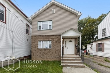 25 Ryerson Aven UNIT 2 3 Beds House for Rent Photo Gallery 1