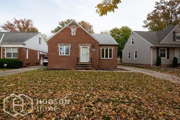 Hudson Homes Management Single Family Home For Rent Pet Friendly 415 E 272nd St Euclid OH 44132 4 bedrooms basement microwave refrigerator detached garage built ins ceiling fan - Photo Gallery 1