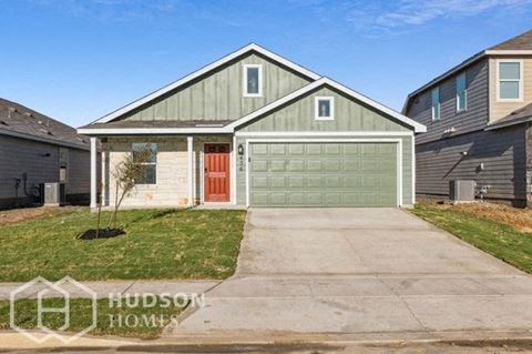 Hudson Homes Management Single Family Homes -  426 Angel Trumpet Ct, New Braunfels, TX 78130
