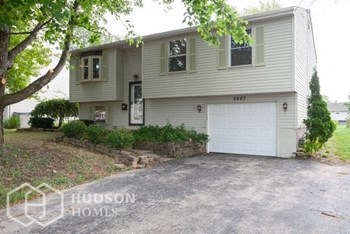 Hudson Homes Management Hudson Homes Management Single Family Home For Rent Pet Friendly 5667 Radcliffe Ave Youngstown OH 44515 3 bedrooms white appliances dishwasher microwave attached garage backyard split level - Photo Gallery 2