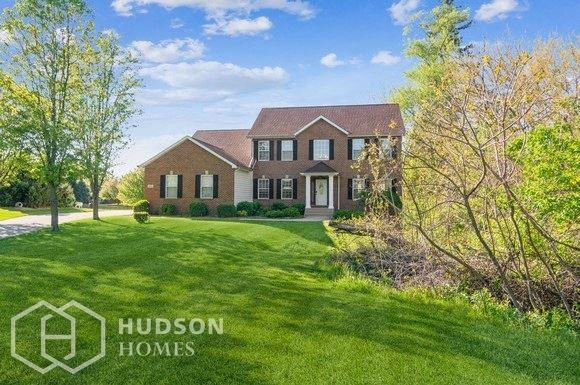 Hudson Homes Management Single Family Home For Rent Pet Friendly remodeled kitchen remodeled bathroom beautiful 655 Gainesway Circle Road	Valparaiso	IN	46385 - Photo Gallery 1
