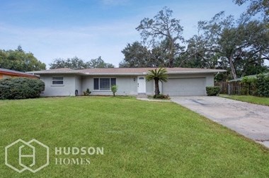 Hudson Homes Management Single Family Homes - 921 Parkwood Dr, Dunedin, FL, 34698