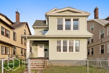 Hudson Homes Management Hudson Homes Management Single Family Home – 212 Oraton Pkwy #1 For Rent - Photo Gallery 2