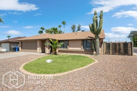 Hudson Homes Management Single Family Homes - 3134 E John Cabot Dr, Phoenix, AZ, 85032