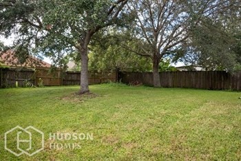 Hudson Homes Management Single Family Home For Rent Pet Friendly 404 Hope Circle Orlando Florida 32811 attached garage vaulted ceilings 4 bedroom back yard dishwasher - Photo Gallery 27
