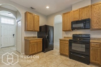 Hudson Homes Management Single Family Home For Rent Pet Friendly 11431 Villagebrook Dr Riverview FL 33569 4 bedrooms 2 bathrooms carpet dishwasher refrigerator microwave laundry room two car garage screened back porch ceiling fans - Photo Gallery 5