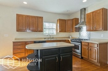 Hudson Homes Management Single Family Home For Rent Pet Friendly remodeled kitchen remodeled bathroom beautiful 655 Gainesway Circle Road	Valparaiso	IN	46385 - Photo Gallery 3