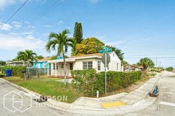 700 W 1St St 3 Beds House for Rent - Photo Gallery 3