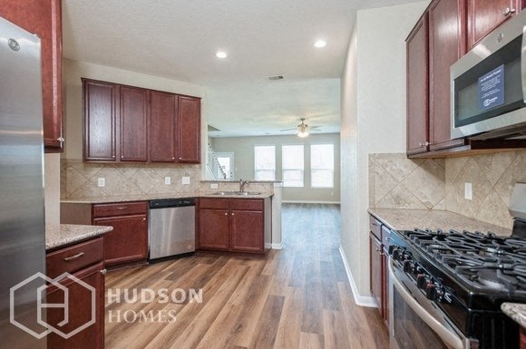 Hudson Homes Management Single Family Homes - 10602 Blithe Oak Ct, Tomball, TX, 77375