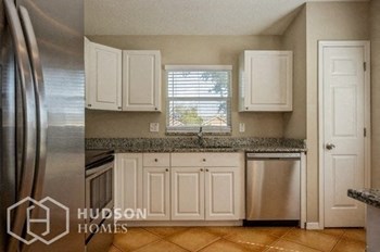 Hudson Homes Management Hudson Homes Management Single Family Home For Rent Pet Friendly 11224 Bramblebrush St Tampa FL 33624 3 bedrooms 2 bathrooms carpet high ceilings stainless steel appliances ceiling fans dishwasher refrigerator microwave granite countertops attached garage - Photo Gallery 5