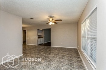 Hudson Homes Management Single Family Home For Rent Pet Friendly  - 18502 Walker Rd, Lutz, FL, 33549 - Photo Gallery 4