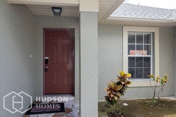 Hudson Homes Management Single Family Home For Rent Pet Friendly 404 Hope Circle Orlando Florida 32811 attached garage vaulted ceilings 4 bedroom back yard dishwasher - Photo Gallery 3