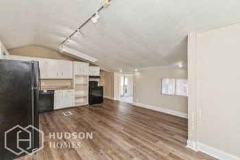 Hudson Homes Management Hudson Homes Management Single Family Home For Rent Pet Friendly 901 Keen St Zanesville OH 43701 3 bedrooms 1 bathroom sunroom refrigerator carpet detached garage two story laundry area washer dryer connection hardwood floor - Photo Gallery 6