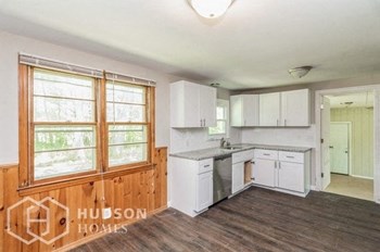 Hudson Homes Management Single Family Home 1139 Foxon Rd, North Branford, CT, 06471 - Photo Gallery 4