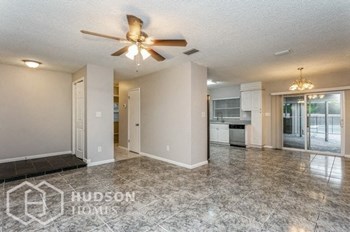 Hudson Homes Management Single Family Home For Rent Pet Friendly - 18502 Walker Rd, Lutz, FL, 33549 - Photo Gallery 5