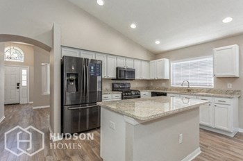 Hudson Homes Management Single Family Home For Rent Pet Friendly remodeled kitchen remodeled bathroom beautiful 6724 Cambridge Park Dr Apollo Beach FL 33572 - Photo Gallery 5