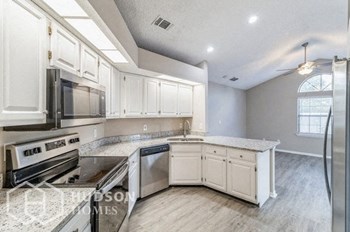 Hudson Homes Management Single Family Home 8009 Loch Lomond Ln, Jacksonville, FL, 32244 - Photo Gallery 5
