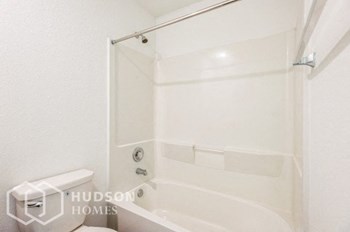 Hudson Homes Management Single Family Home 11090 N Lake Mist Ln, Willis, TX 77318 - Photo Gallery 6