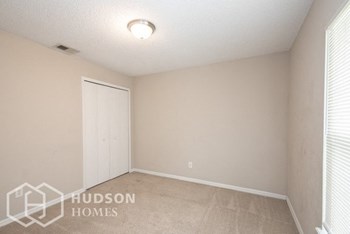 Hudson Homes Management Single Family Home For Rent Pet Friendly 404 Hope Circle Orlando Florida 32811 attached garage vaulted ceilings 4 bedroom back yard dishwasher - Photo Gallery 21