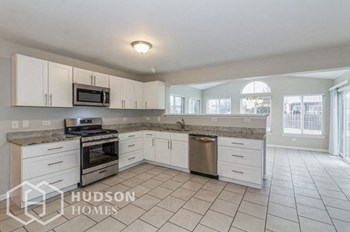 Hudson Homes Management Single Family Homes – 410 Ogden Fls Blvd, Oswego, IL, 60543 - Photo Gallery 6