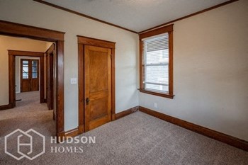 Hudson Homes Management Single Family Home For Rent Pet Friendly 4344 Floral Ave Cincinnati OH 45212 4 bedrooms 1 bathroom hardwood carpet refrigerator microwave dishwasher porch two story ceiling fan back yard lawn family room - Photo Gallery 10