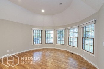 Hudson Homes Management Hudson Homes Management Single Family Home For Rent Pet Friendly 5330 Willow Ln Sheffield Lake OH 44054 3 bedrooms 3 bathrooms stainless steel appliances microwave dishwasher refrigerator laundry room tub ceiling fan office space bar area fireplace walk in closets porch basement attached garage - Photo Gallery 3