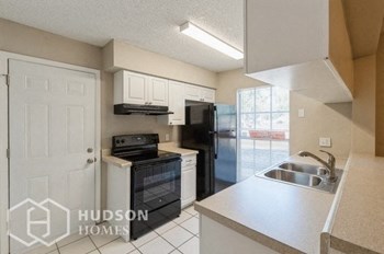 Hudson Homes Management Hudson Homes Management Single Family Home For Rent Pet Friendly 6115 Oak Cluster Circle Tampa FL 33634 2 bedrooms 2.5 bathrooms ceiling fans refrigerator laundry room attached garage screened porch fenced yard - Photo Gallery 6