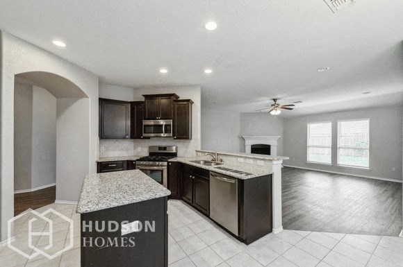 Hudson Homes Management Single Family Homes - 928 Lake Woodland Dr, Little Elm, TX, 75068