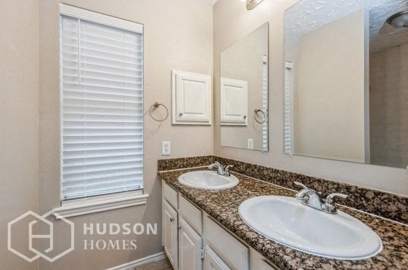 Hudson Homes Management Single Family Homes - 1610 Jo Ann Ln, Sugar Land, TX, 77498