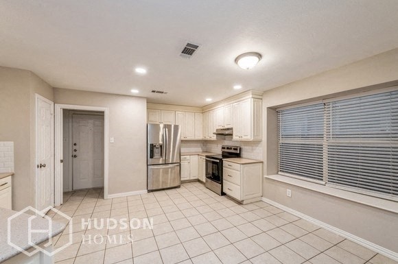 Hudson Homes Management Single Family Homes – 1352 W Branch Hollow Dr, Carrollton, TX, 75007