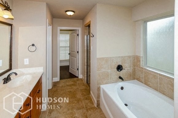 Hudson Homes Management Single Family Home For Rent Pet Friendly remodeled kitchen remodeled bathroom beautiful 121 Windermere St	Waxahachie TX	75165