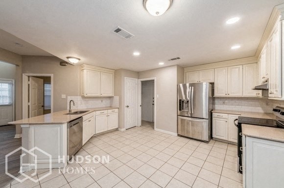 Hudson Homes Management Single Family Homes – 1352 W Branch Hollow Dr, Carrollton, TX, 75007