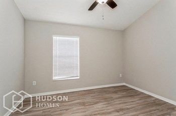 Hudson Homes Management Single Family Home For Rent Pet Friendly remodeled kitchen remodeled bathroom beautiful 6724 Cambridge Park Dr Apollo Beach	FL 33572 - Photo Gallery 10