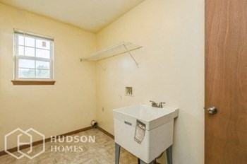 Hudson Homes Management Single Family Homes- 227 BEACHWOOD DR, YOUNGSTOWN, OH 44505 - Photo Gallery 11