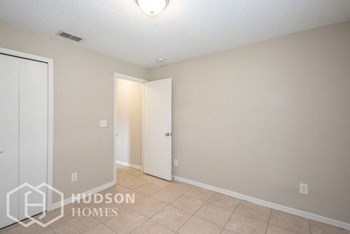 Hudson Homes Management Single Family Home For Rent Pet Friendly 404 Hope Circle Orlando Florida 32811 attached garage vaulted ceilings 4 bedroom back yard dishwasher - Photo Gallery 19