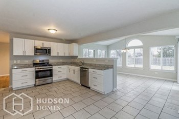 Hudson Homes Management Single Family Homes – 410 Ogden Fls Blvd, Oswego, IL, 60543 - Photo Gallery 7