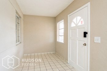 700 W 1St St 3 Beds House for Rent - Photo Gallery 13