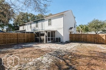 Hudson Homes Management Single Family Home For Rent Pet Friendly 6115 Oak Cluster Circle Tampa FL 33634 2 bedrooms 2.5 bathrooms ceiling fans refrigerator laundry room attached garage screened porch fenced yard - Photo Gallery 16