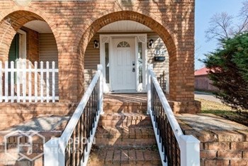 Hudson Homes Management Hudson Homes Management Single Family Home For Rent Pet Friendly 901 Keen St Zanesville OH 43701 3 bedrooms 1 bathroom sunroom refrigerator carpet detached garage two story laundry area washer dryer connection hardwood floor - Photo Gallery 2