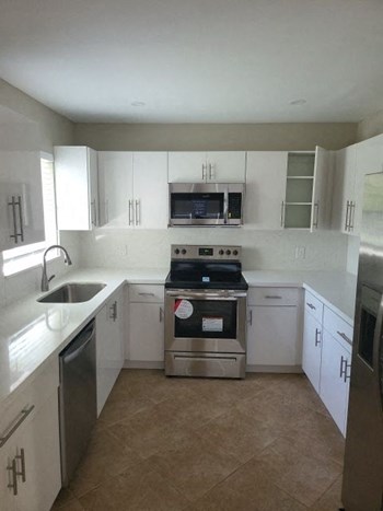 1470 SW 2N 2 Beds House for Rent - Photo Gallery 2