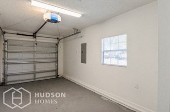Hudson Homes Management Single Family Home For Rent Pet Friendly 6115 Oak Cluster Circle Tampa FL 33634 2 bedrooms 2.5 bathrooms ceiling fans refrigerator laundry room attached garage screened porch fenced yard - Photo Gallery 13