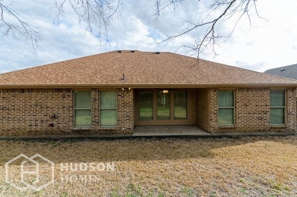 Hudson Homes Management Single Family Home For Rent Pet Friendly remodeled kitchen remodeled bathroom beautiful 121 Windermere St	Waxahachie TX	75165