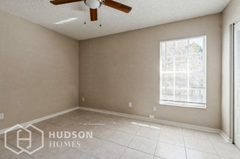 Hudson Homes Management Single Family Home For Rent Pet Friendly 6115 Oak Cluster Circle Tampa FL 33634 2 bedrooms 2.5 bathrooms ceiling fans refrigerator laundry room attached garage screened porch fenced yard - Photo Gallery 10