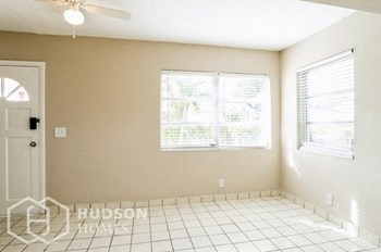 700 W 1St St 3 Beds House for Rent - Photo Gallery 16