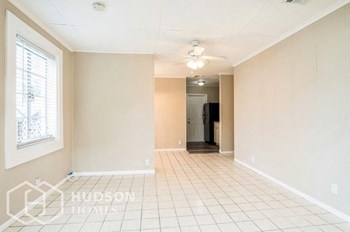 700 W 1St St 3 Beds House for Rent - Photo Gallery 17