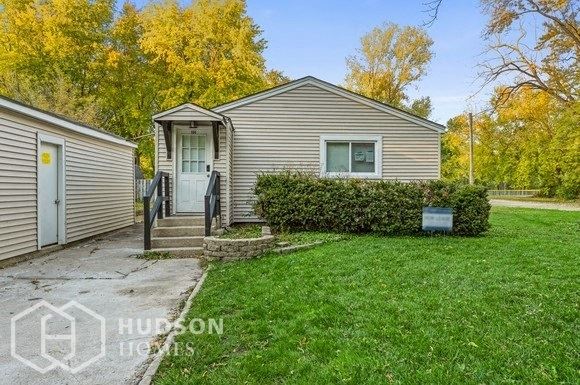 Hudson Homes Management Single Family Homes - 104 Sunnyside Rd, Mchenry, IL, 60051 - Photo Gallery 1