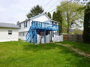 328 Fairview Ave 3 Beds Apartment for Rent