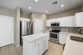 Hudson Homes Management Single Family Pet Friendly - Photo Gallery 6
