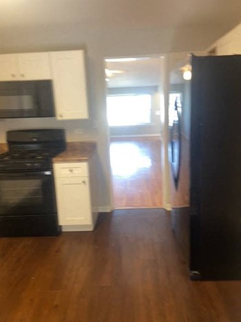 14542 Sherman Ave 3 Beds House for Rent - Photo Gallery 2